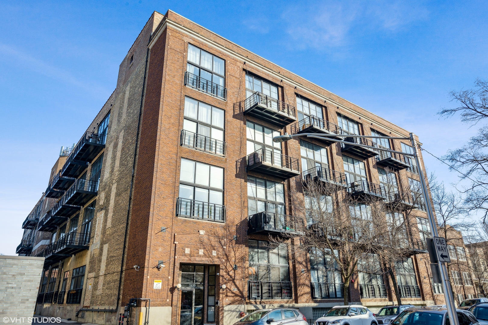 Sold: 2801 N Oakley Avenue, #403, Chicago, IL 60618 | 1 Bed / 1 Full Bath |  $308,500