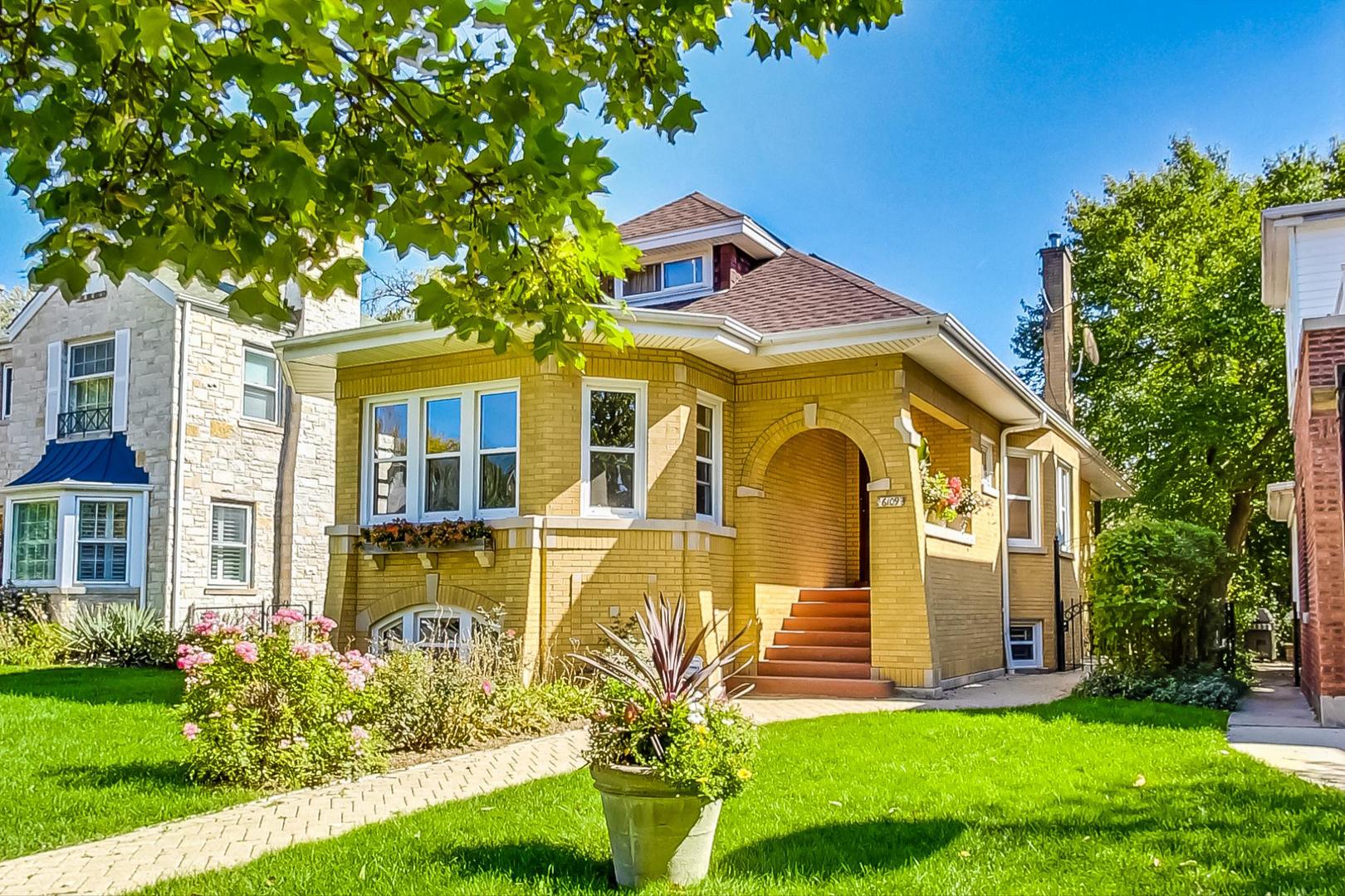 For Sale 6109 N Kilbourn Avenue, Chicago, IL 60646 4 Beds / 3 Full