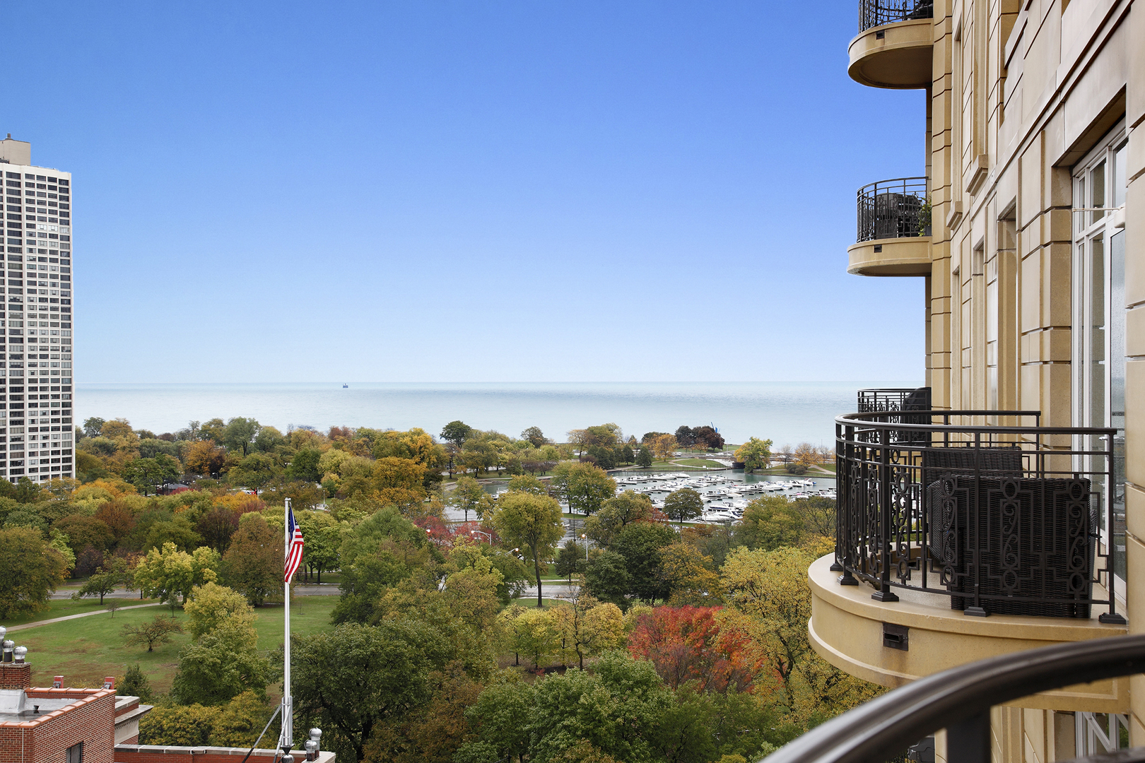 Sold 2550 N Lakeview Avenue, N14056, Chicago, IL 60614 3 Beds / 3 Full Baths 2,150,000