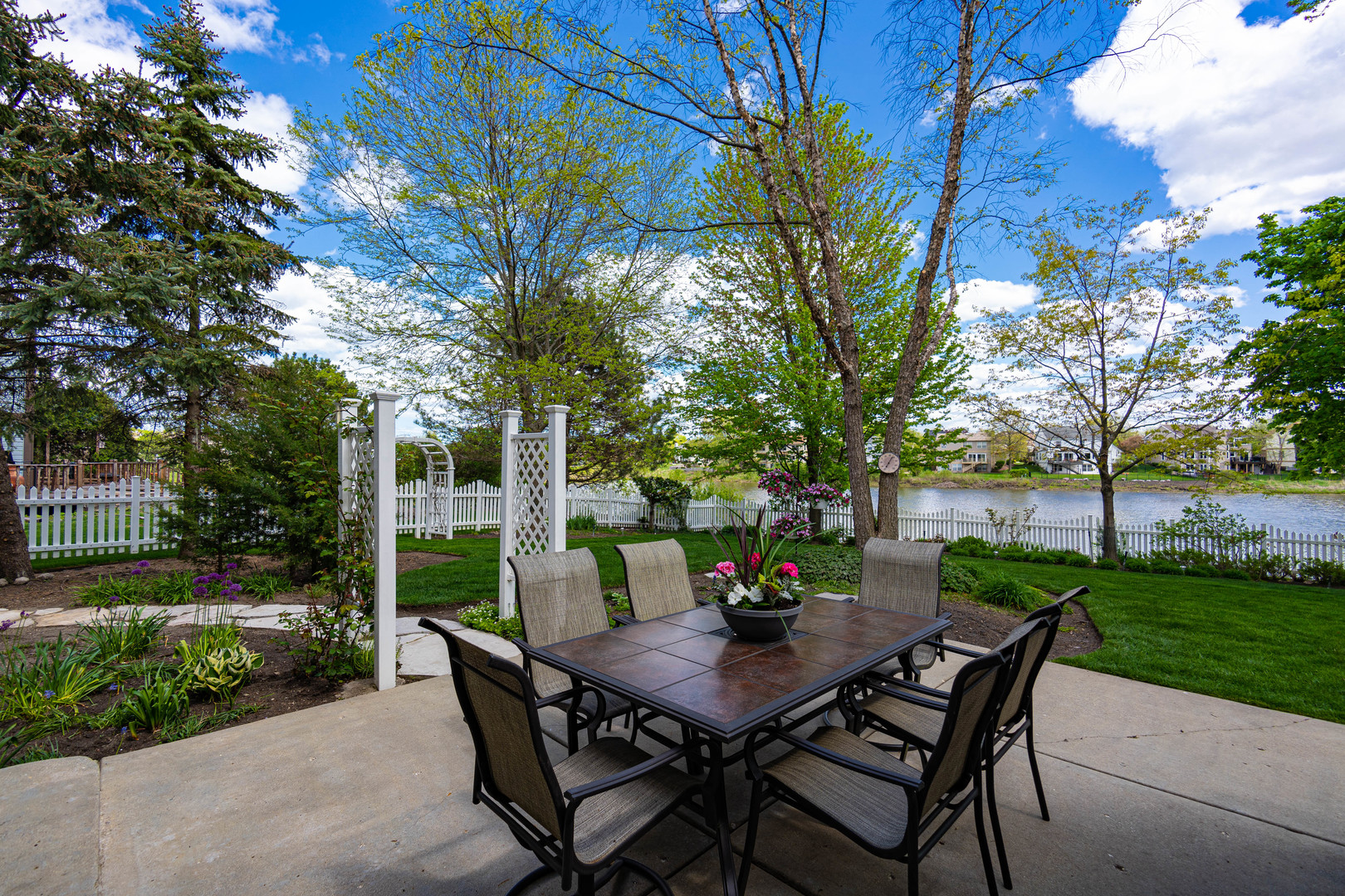 For Sale 1326 Silver Circle Bartlett Il 60103 4 Beds 2 Full Baths 1 Half Bath 459 900