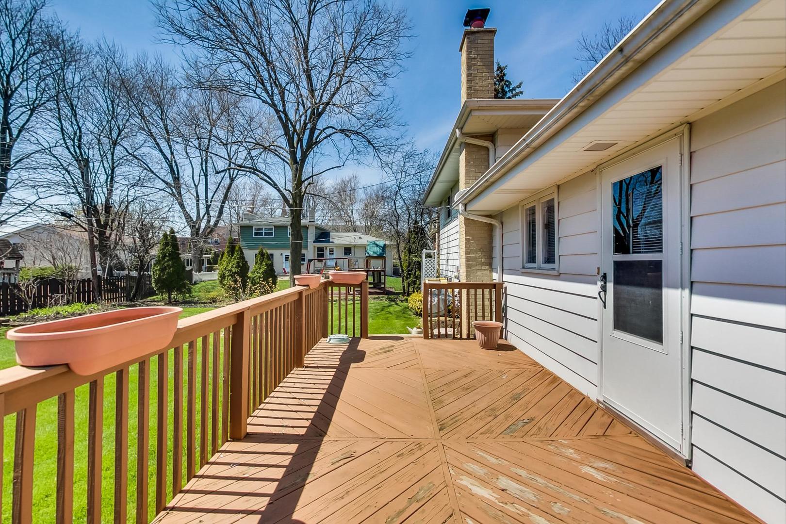 Sold 2017 E Euclid Avenue, Arlington Heights, IL 60004 5 Beds / 2