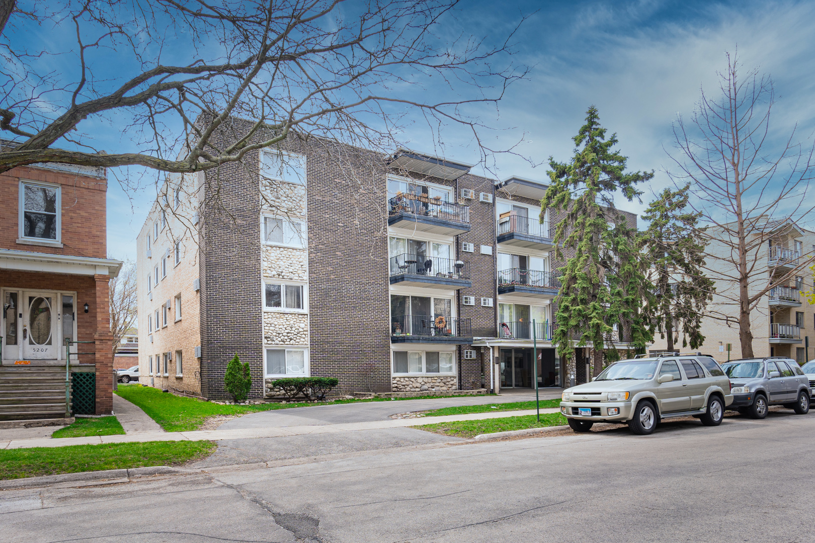 For Sale 5215 Galitz Street 2d Skokie Il 3 Beds 2 Full Baths 225 000