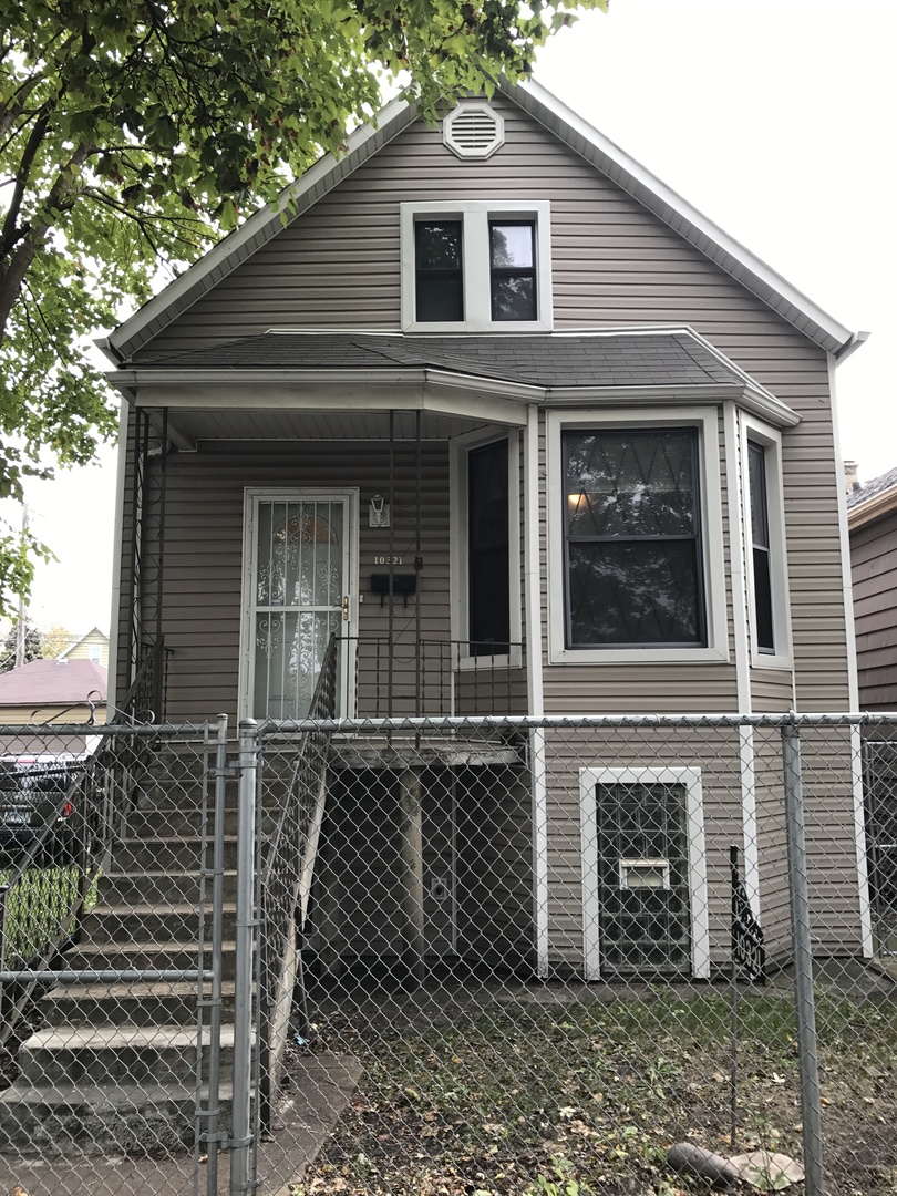 Sold: 10321 S Avenue M, Chicago, IL 60617 | 3 Beds / 3 Full Baths | $88,000
