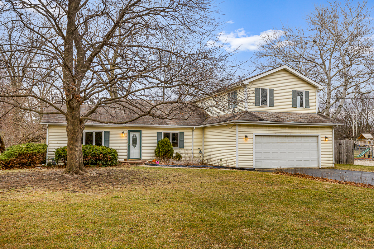 Sold 23187 N Richards Court, Prairie View, IL 60069 5 Beds / 3 Full