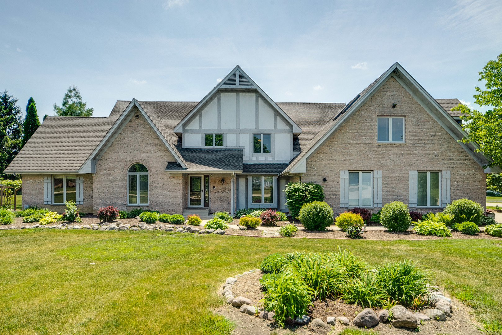 Steeplechase Dr - For Sale: 19 Steeplechase Drive, Hawthorn Woods, IL 60047 | 5 Beds / 3 Full  Baths / 2 Half Baths | $579,000