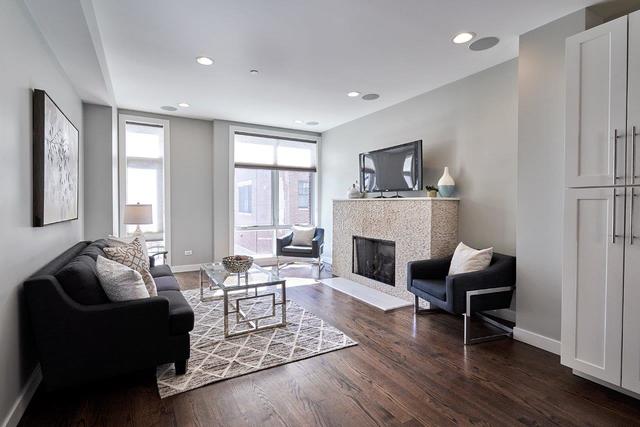 Sold: 2823 N Oakley Avenue, #M, Chicago, IL 60618 | 4 Beds / 3 Full Baths /  1 Half Bath | $723,000