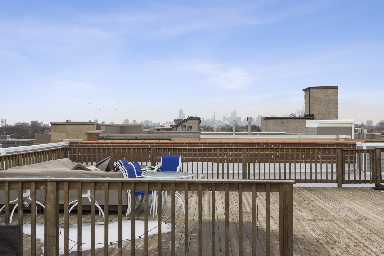 Sold: 3047 N Oakley Avenue, #404, Chicago, IL 60618 | 3 Beds / 2 Full Baths  | $519,000