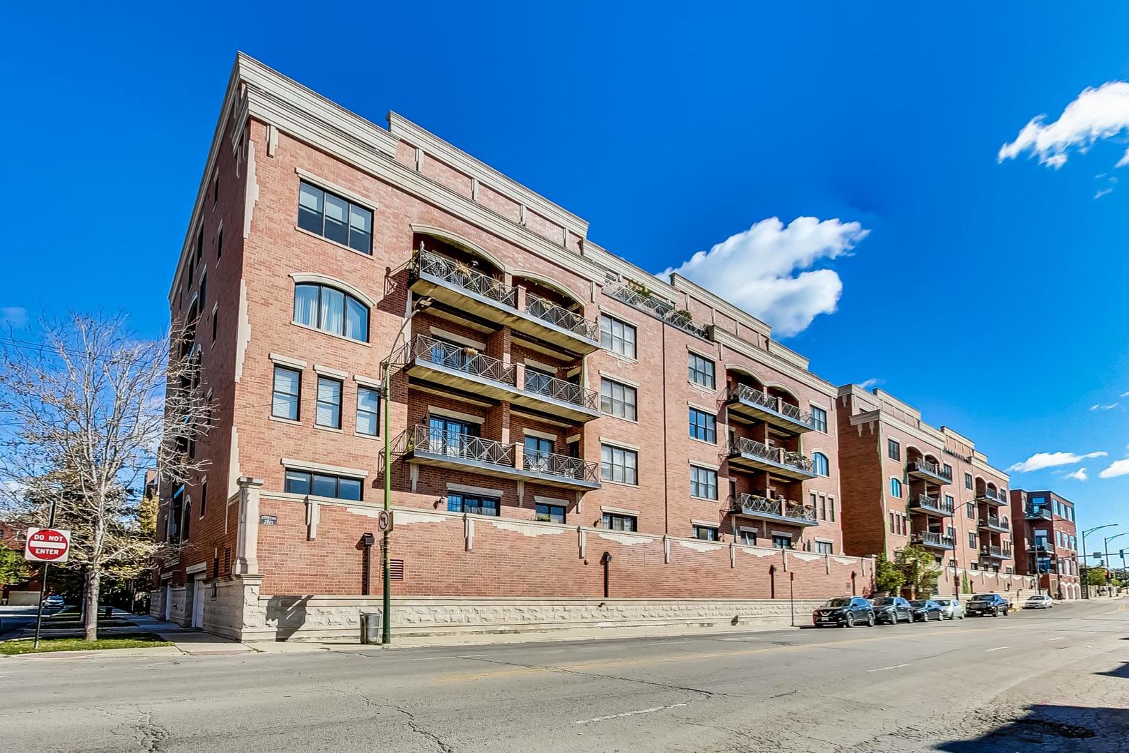 Sold: 2801 N Oakley Avenue, #403, Chicago, IL 60618 | 1 Bed / 1 Full Bath |  $308,500