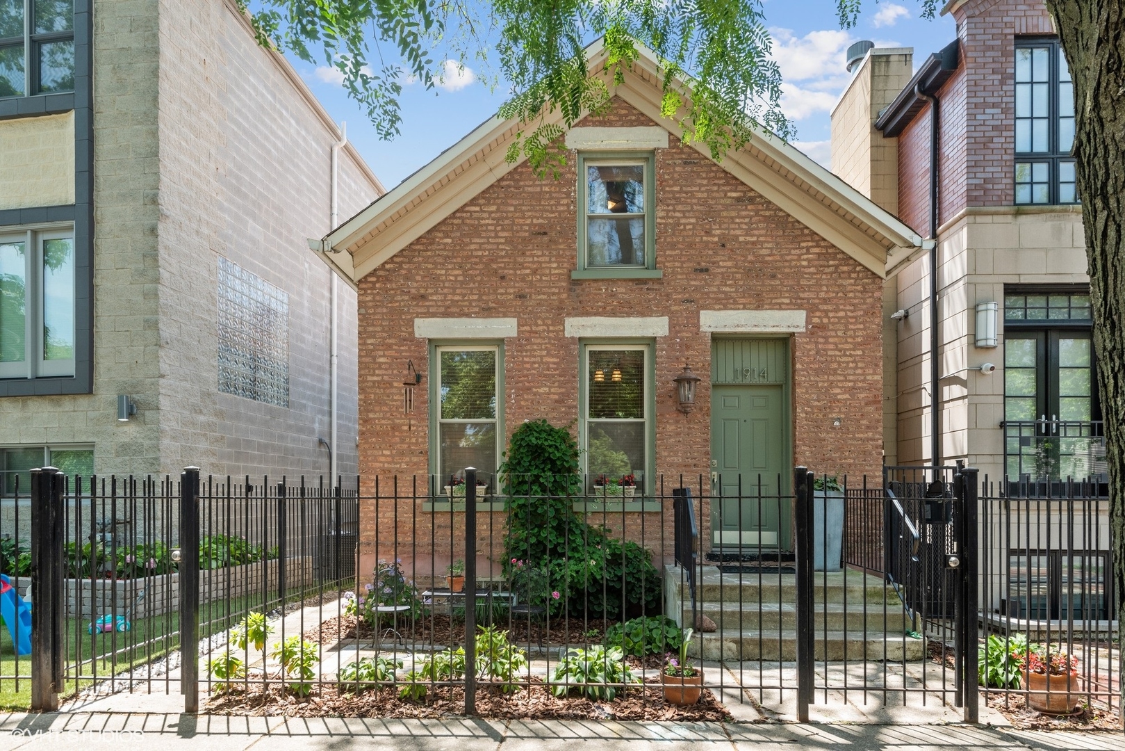 Sold: 1914 N Wilmot Avenue, Chicago, IL 60647 | 3 Beds / 3 Full Baths |  Chicago, IL